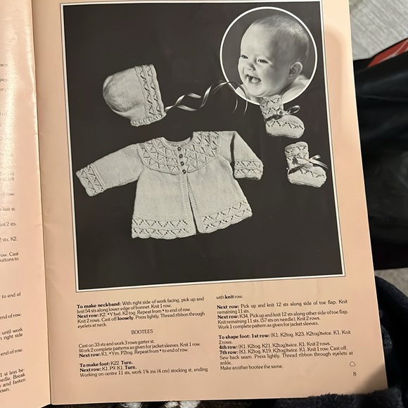 Beehive for Bairns 23 Designs to Knit and Crochet  Vintage Pattern Book - Picture 5 of 5